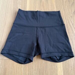 Lululemon Wunder Train 4” Black shorts